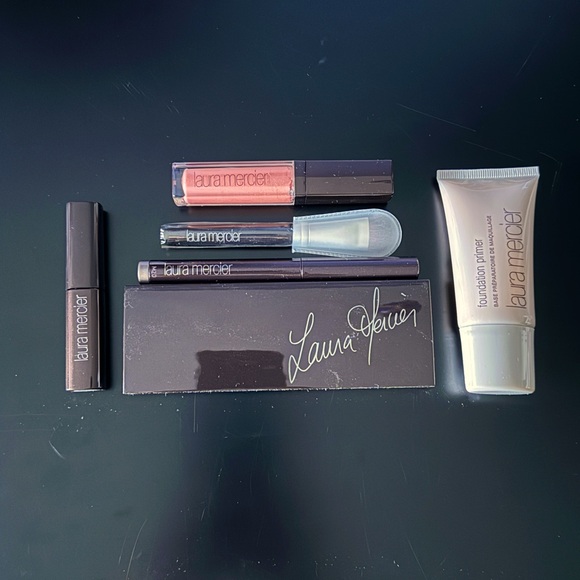 Laura Mercier Colour Essentials Kit - Picture 3 of 4